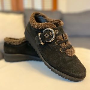 Stuart Weitzman Women’s Black Shearling Trim Suede Sneakers Size 38 (US 7.5)